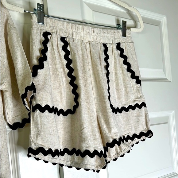 Women's Cream and Black Trim Short Set - Picture 7 of 12